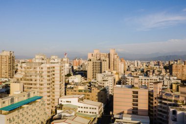 Taichung, Tayvan - 27 Aralık 2019: Tayvan, Asya 'da Taichung şehrinde gökdelenleri ve binaları olan şehir manzarası