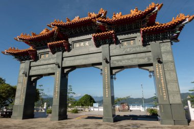 Nantou, Tayvan - 1 Haziran 2020: Sun Moon Gölü, Nantou, Tayvan, Asya 'daki Wenwu tapınağının ünlü simgesi