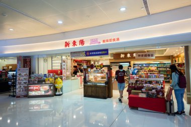 Taipei, Tayvan - 1 Ekim 2020: Taipei Belediye Otobüs İstasyonu, Taipei, Tayvan