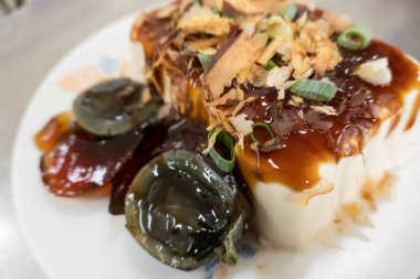 Asırlık yumurtalı tofu, Tayvan 'ın ünlü ve yaygın mezesi.