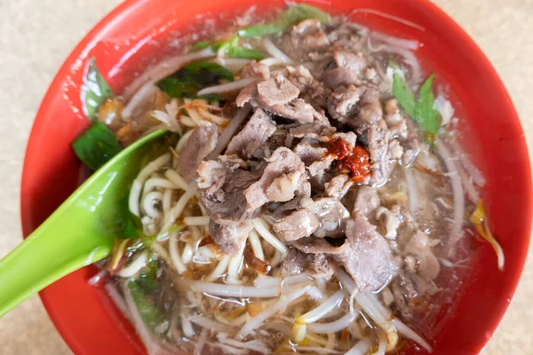 台湾一碗羊肉浓汤中的面条 — 图库照片