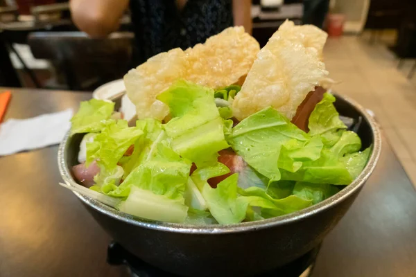 Mały Tajwański Hot Pot Krewetkami Warzywami — Zdjęcie stockowe