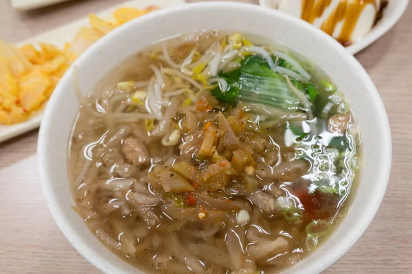 Tajwańskie Lokalne Jedzenie Marynowanej Zieleni Gorczycy Zupą Wieprzową Makaronową — Zdjęcie stockowe