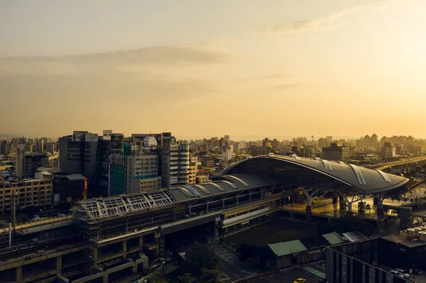 Taichung Taiwán Febrero 2020 Paisaje Urbano Atardecer Estación Tren Taichung —  Fotos de Stock