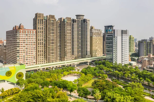 Taichung Taiwán Septiembre 2020 Paisaje Urbano Rascacielos Cerca Del Parque — Foto de Stock