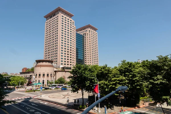 Banqiao Taiwan Oct 4Th 2020 Modern Tower Banqiao Train Station — стокове фото