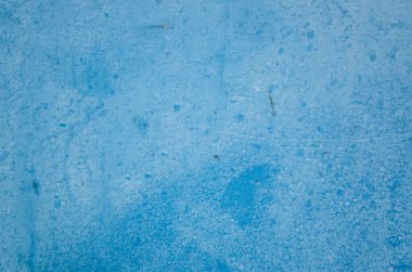 Paslı metal duvarın arka planı mavi renkte