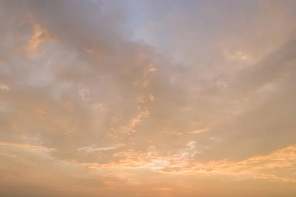 夕阳朦胧的背景 天空中奇幻的色彩 — 图库照片