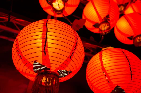 中国农历新年的夜晚 红灯笼挂起 — 图库照片