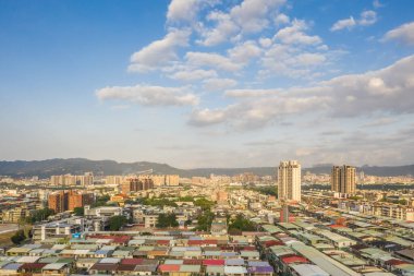 Banqiao, Tayvan - 20 Ekim 2019: Banqiao, New Taipei City, Tayvan ile sabah manzarası