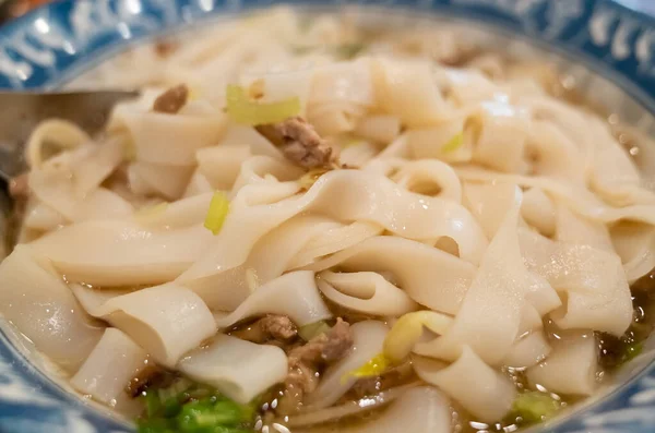 Παραδοσιακό Φαγητό Της Taiwanese Hakka Επίπεδη Noodles Ένα Τόξο — Φωτογραφία Αρχείου