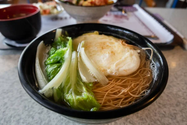 tavuklu hazır vermicelli Tayvan 'da çok ince bir eriştedir.