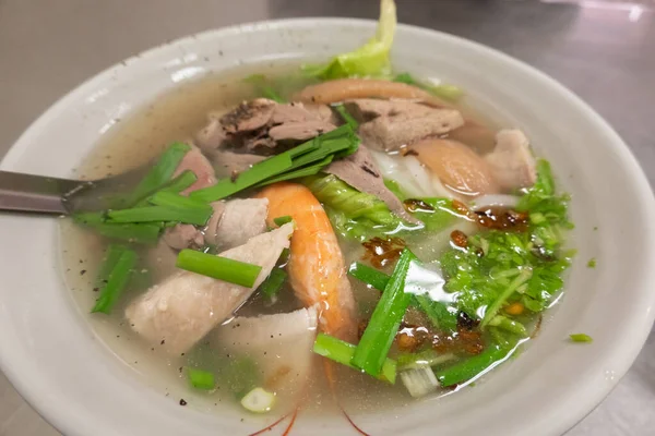 Παραδοσιακό Φαγητό Της Ανάμικτης Ταϊβανέζικης Σούπας Νουντλ Ένα Εστιατόριο Στην — Φωτογραφία Αρχείου