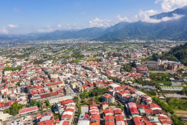 Nantou, Tayvan - 6 Eylül 2019: Puli şehrinin gündüz binaları, Nantou, Tayvan
