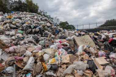 Yuchi kasabası, Tayvan - 15 Şubat 2020: Nantou, Tayvan, Asya 'da çöp torbalarıyla dolu