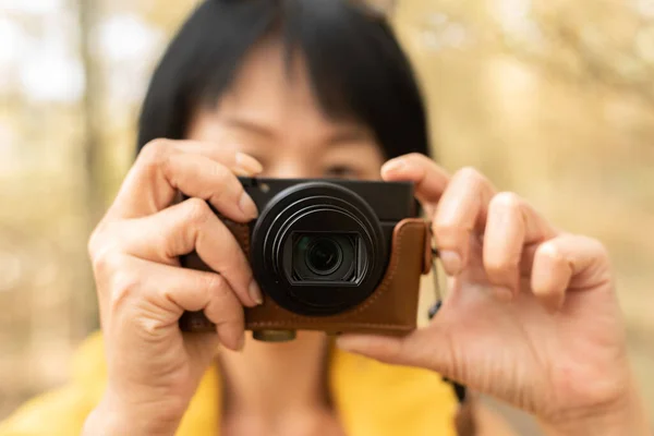 Modern Asian Woman Hold Camera Forest — Stock Photo, Image