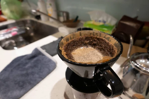 Concepto Café Vertido Con Agua Sobre Mesa — Foto de Stock