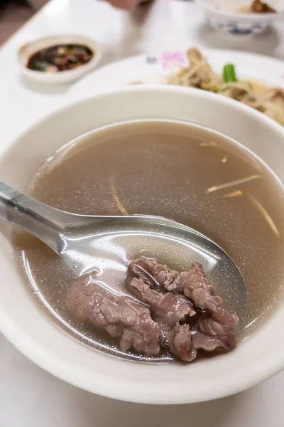 台湾での生牛肉のスープの台南伝統料理 — ストック写真
