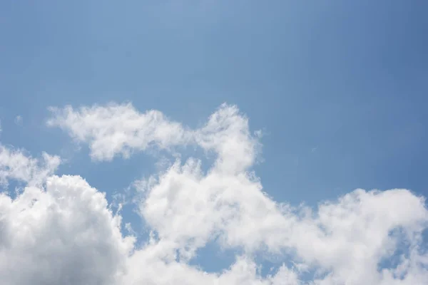 Sfondo Della Natura Nuvole Bianche Sul Cielo Blu — Foto Stock