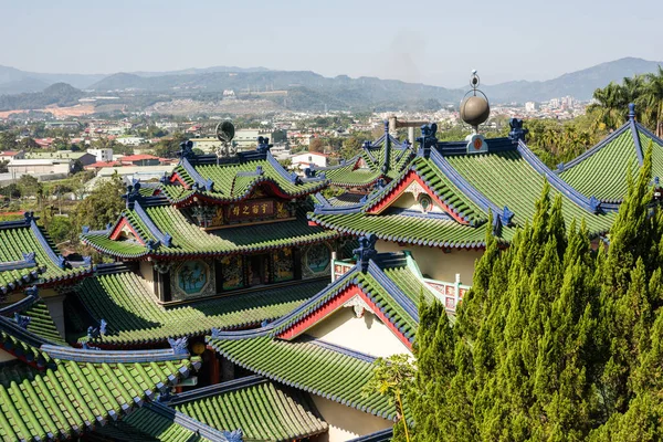 台湾普雷镇宝湖迪木寺五颜六色的宫殿屋顶 — 图库照片