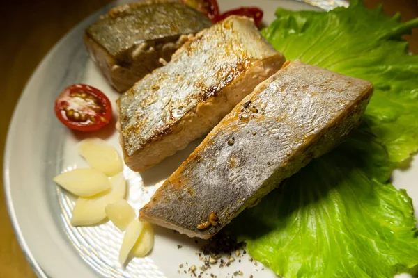 Freír Filete Pescado Con Verduras Plato Casa —  Fotos de Stock
