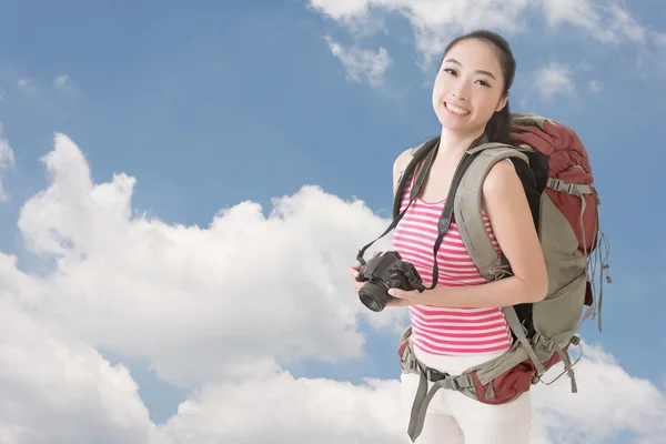 Backpacker з камерою — стокове фото