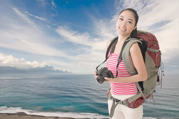 Backpacker with camera — Stock Photo, Image