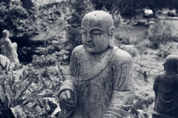 Estátua arruinada Ksitigarbha Bodhisattva — Fotografia de Stock