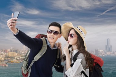 Asya çift seyahat ve selfie