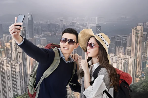 Asya çift seyahat ve selfie