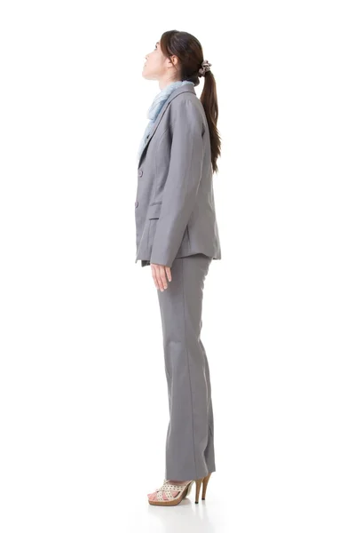Geschäftsfrau schaut auf — Stockfoto