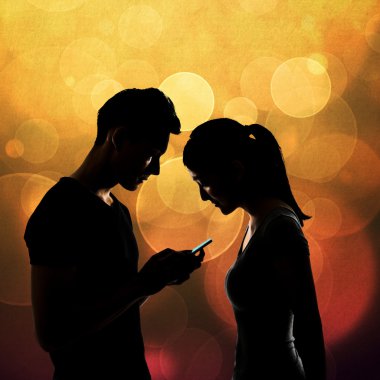 cep telefonu kullanarak çift