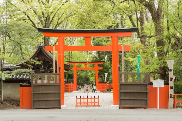 De torii van tadasu geen mori (shimogamo schrijn) — Stockfoto