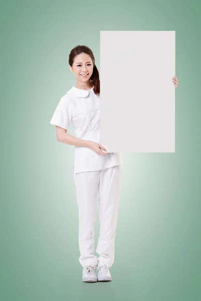 Nurse with blank board — Stock Photo, Image