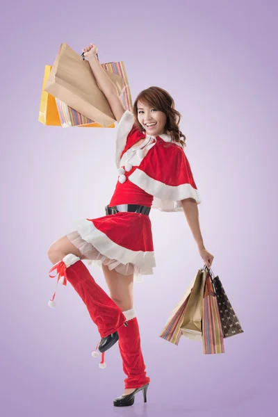 Aziatische Kerstmis meisje greep shopping tassen — Stockfoto