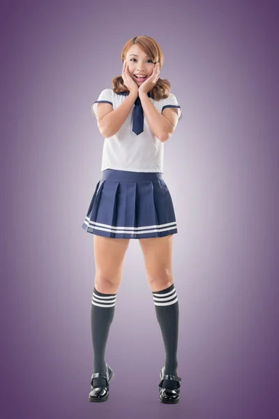 Menina da escola estilo japonês em terno marinheiro — Fotografia de Stock
