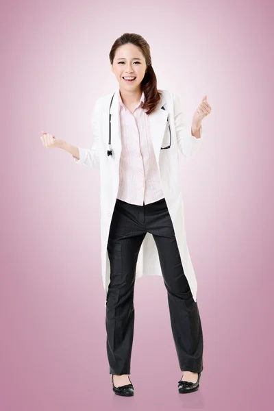 Alegre médico asiático — Foto de Stock