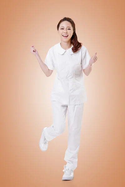Fröhliche asiatische Krankenschwester — Stockfoto