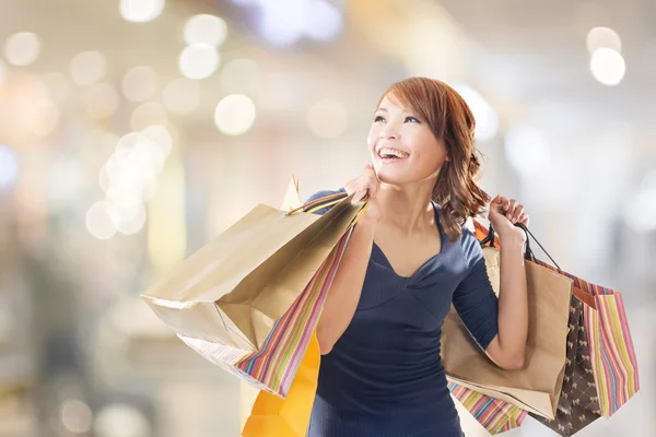 Fröhliche Shoppingfrau — Stockfoto