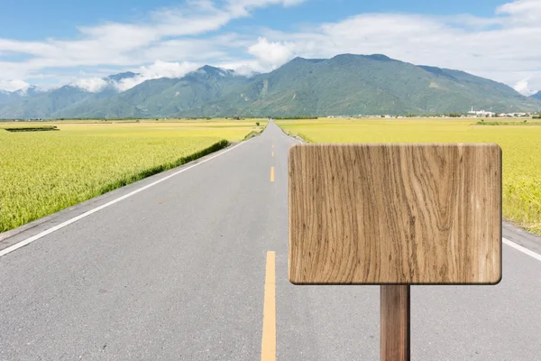 Blank wooden sign — Stock Photo, Image