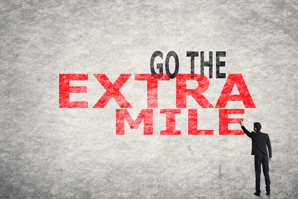текст на стене, Go To Extra Mile
