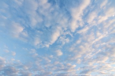 üzerinde gökyüzü bulut