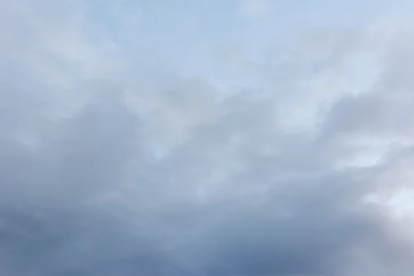 Nuvens pesadas — Fotografia de Stock