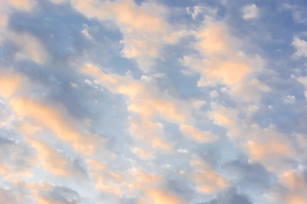 Üzerinde gökyüzü bulut — Stok fotoğraf