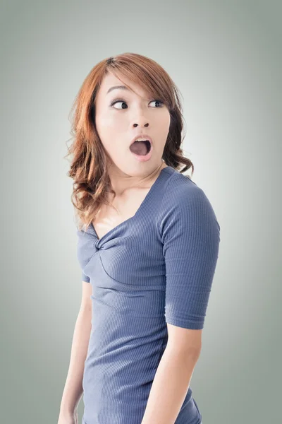 Förvånad asiatisk kvinna — Stockfoto