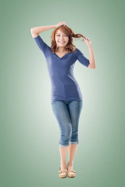 Glada asiatiska ung flicka — Stockfoto