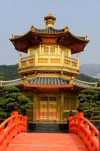 Красная пагода — стоковое фото