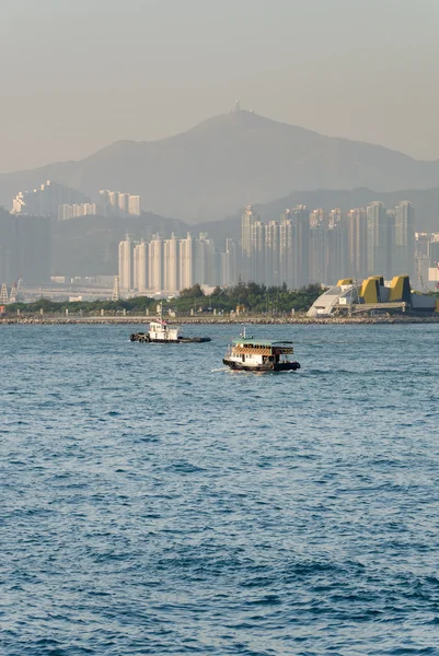 Victoria Harbour och skyskrapor — Stockfoto