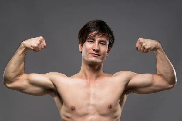 Vacker asiatisk man — Stockfoto