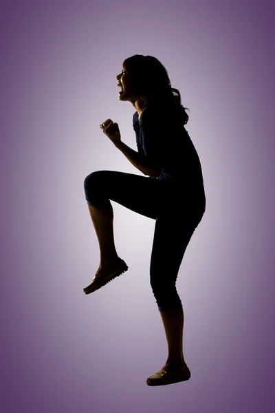 Silhueta de jovem mulher asiática pose — Fotografia de Stock